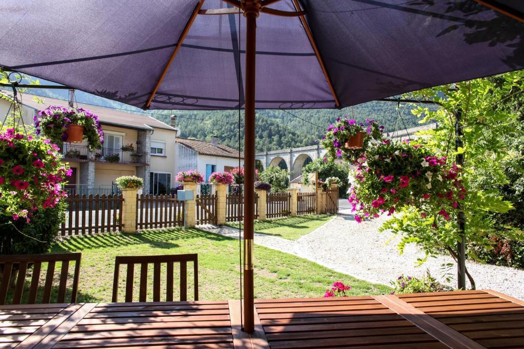 Aux Quatre Saisons Axat Bed & Breakfast Luaran gambar