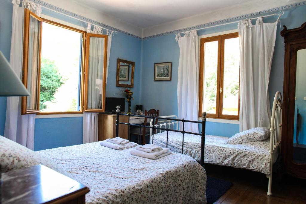 Aux Quatre Saisons Axat Bed & Breakfast Bilik gambar