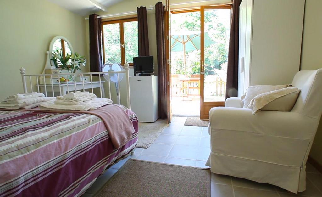 Aux Quatre Saisons Axat Bed & Breakfast Bilik gambar